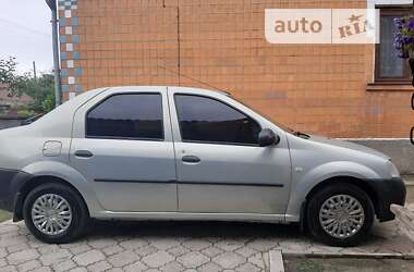 Седан Dacia Logan 2007 в Остроге