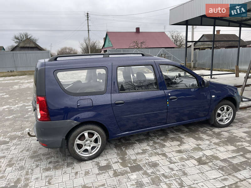 Седан Dacia Logan 2009 в Сарнах