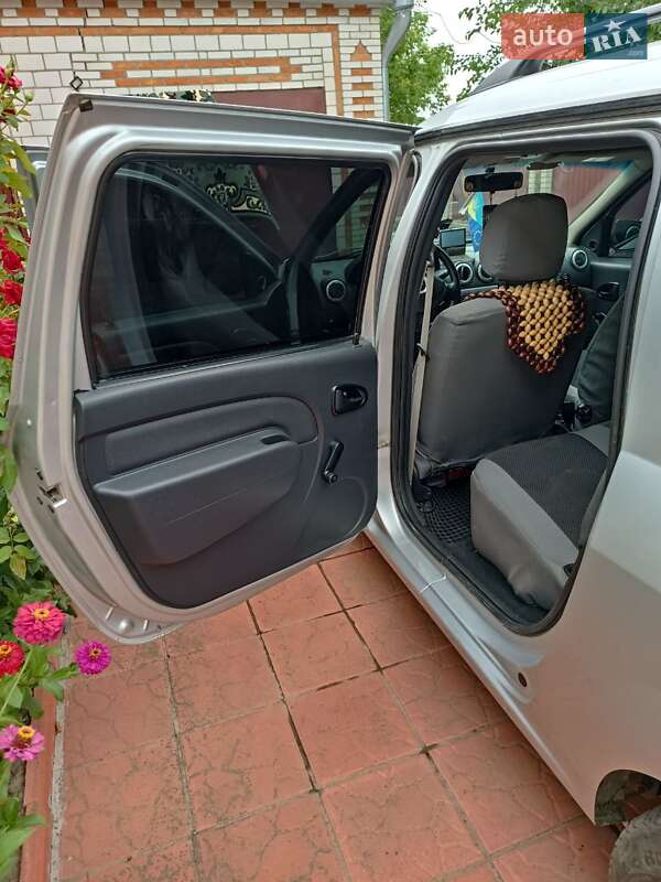 Седан Dacia Logan 2012 в Виннице