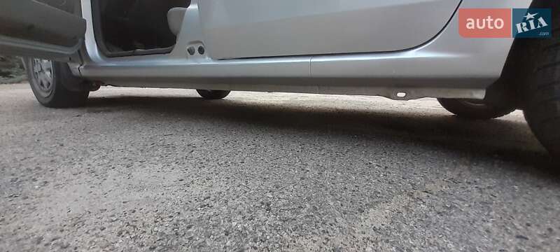 Седан Dacia Logan 2007 в Запоріжжі