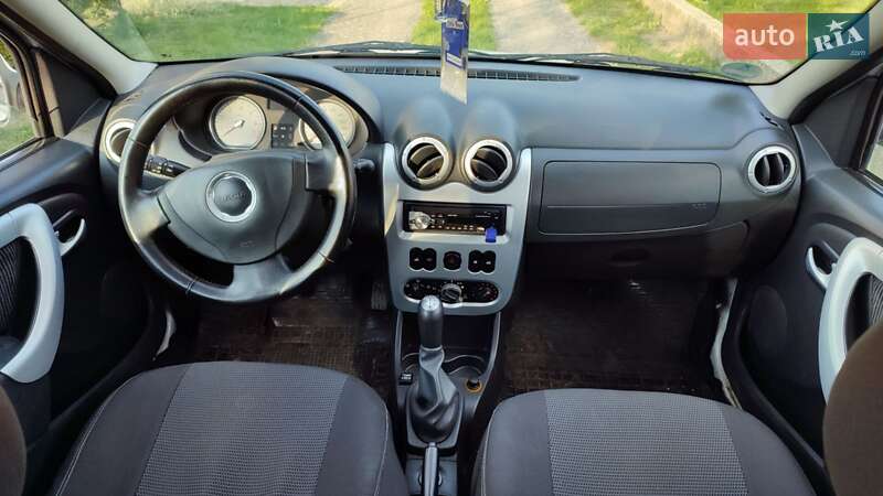 Седан Dacia Logan 2008 в Ровно