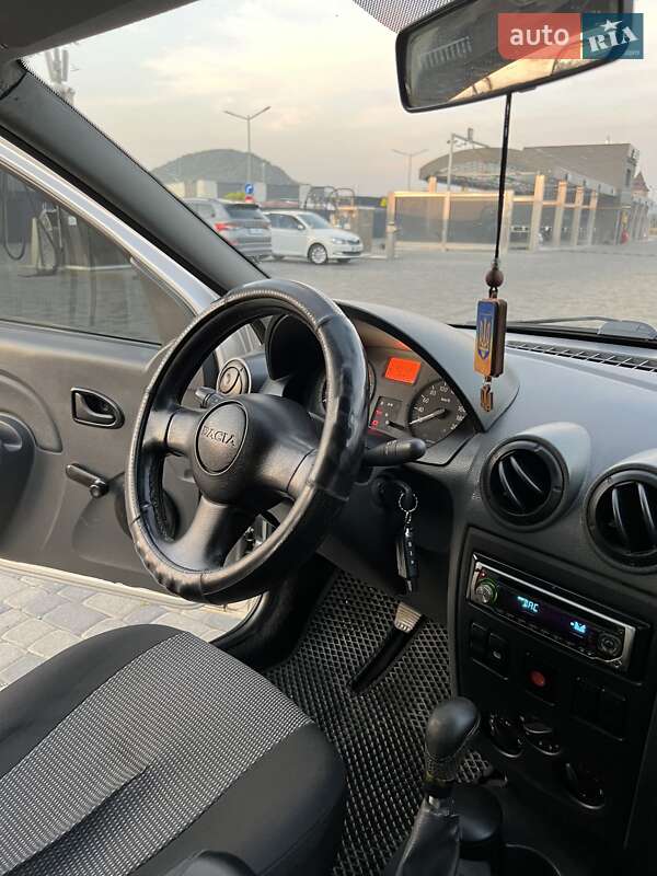 Седан Dacia Logan 2008 в Мукачевому