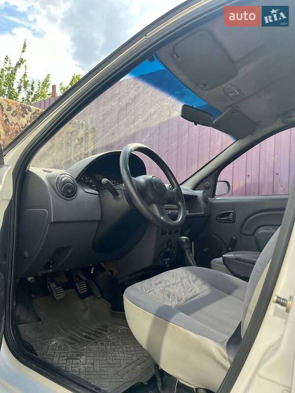 Седан Dacia Logan 2006 в Днепре