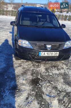 Седан Dacia Logan 2010 в Умані