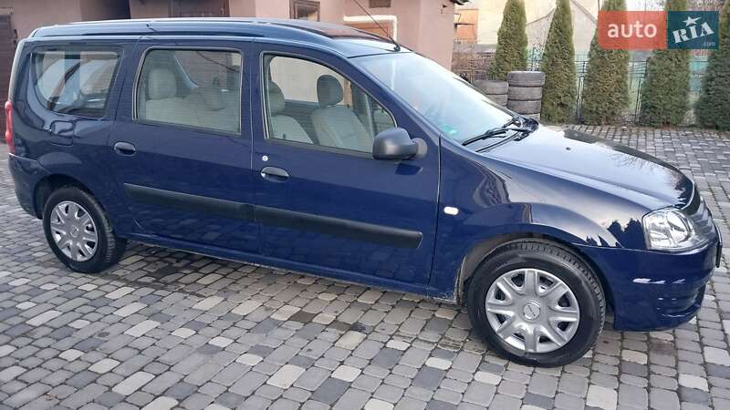 Седан Dacia Logan 2011 в Ходореві