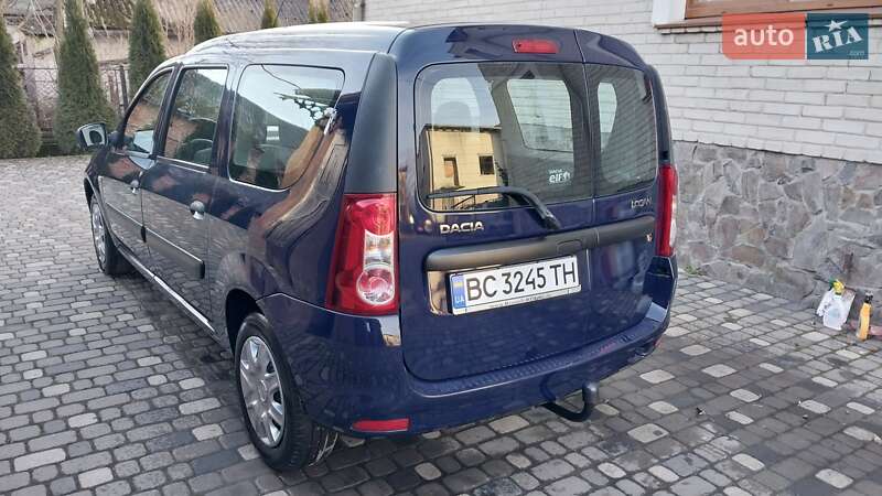 Седан Dacia Logan 2011 в Ходореві