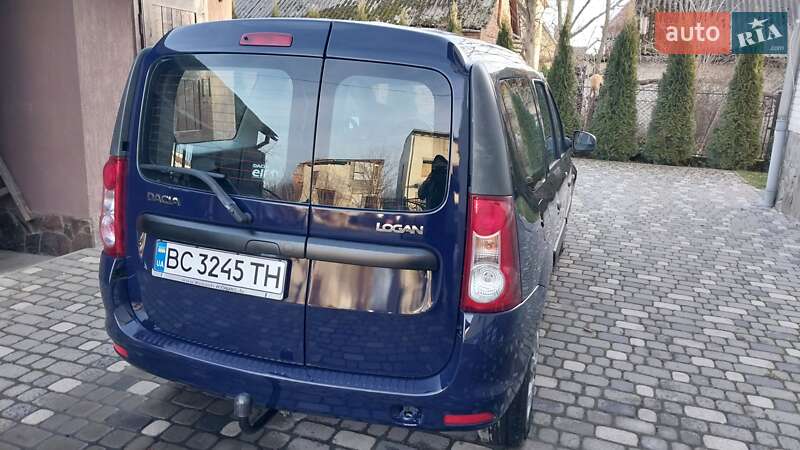 Седан Dacia Logan 2011 в Ходореві