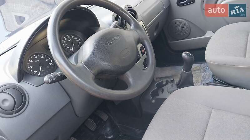 Седан Dacia Logan 2011 в Ходореві