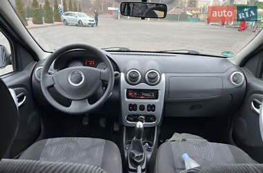 Седан Dacia Logan 2011 в Вінниці