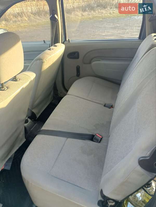 Седан Dacia Logan 2008 в Долине