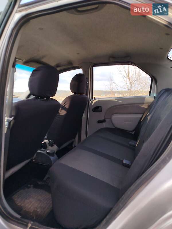 Седан Dacia Logan 2007 в Буську