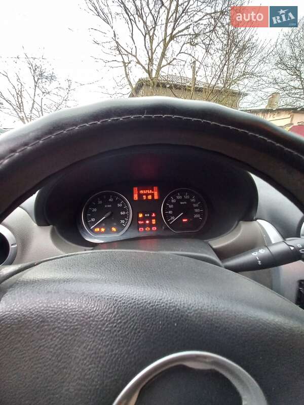 Седан Dacia Logan 2012 в Івано-Франківську