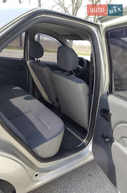 Седан Dacia Logan 2006 в 