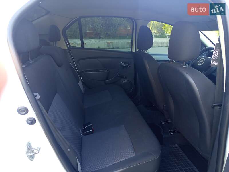 Седан Dacia Logan 2016 в Краматорске