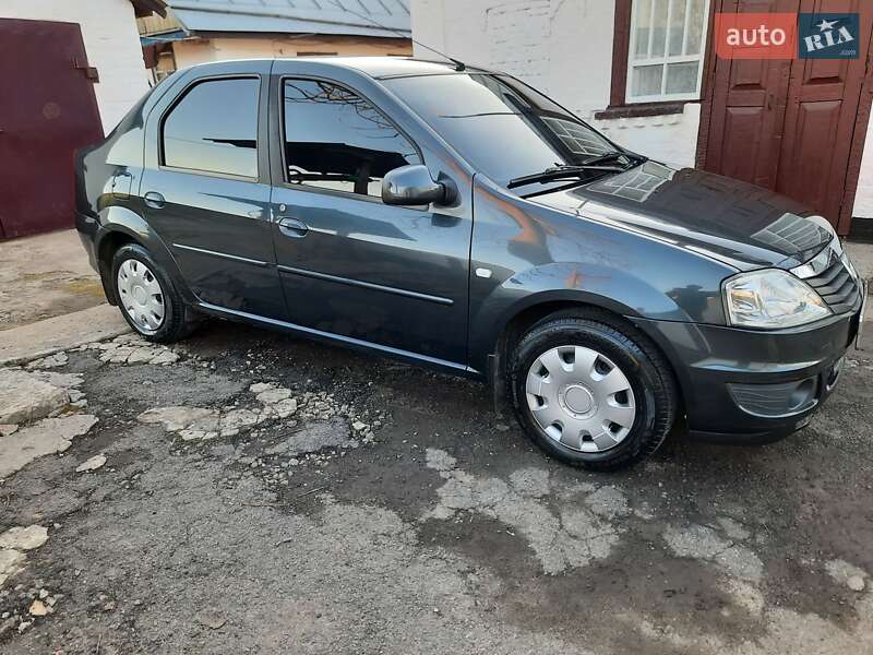 Седан Dacia Logan 2010 в 