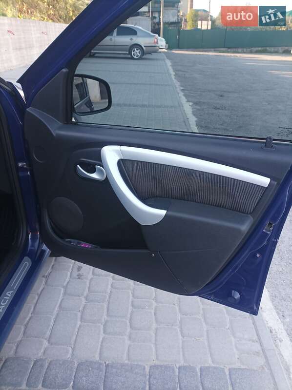 Седан Dacia Logan 2009 в Чорткові