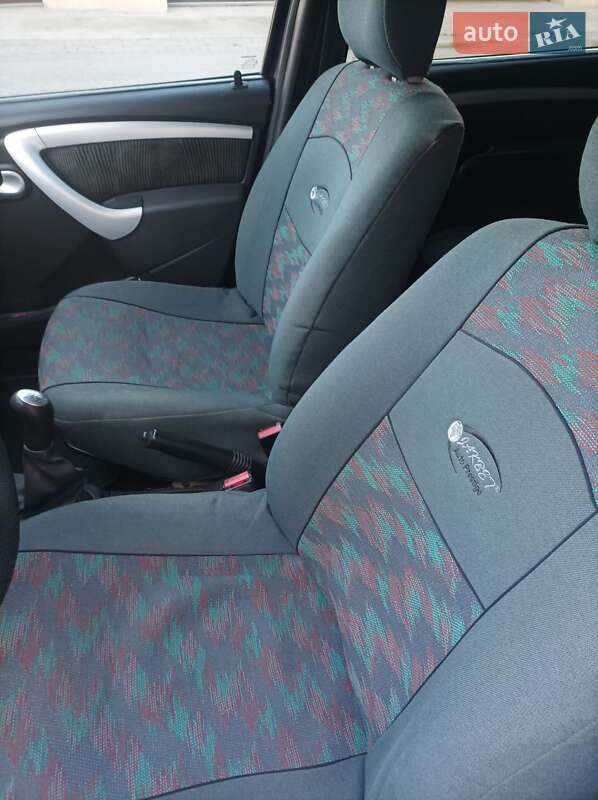 Седан Dacia Logan 2009 в Чорткові