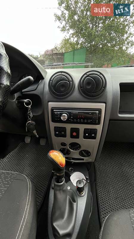Седан Dacia Logan 2007 в Краматорську
