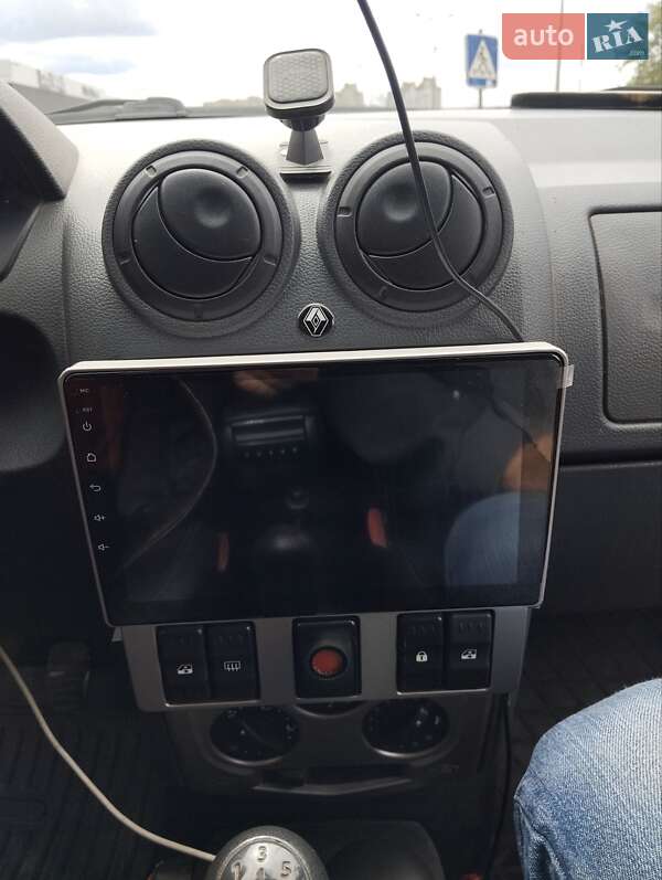 Седан Dacia Logan 2009 в Полтаві