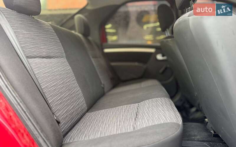 Седан Dacia Logan 2006 в Черновцах