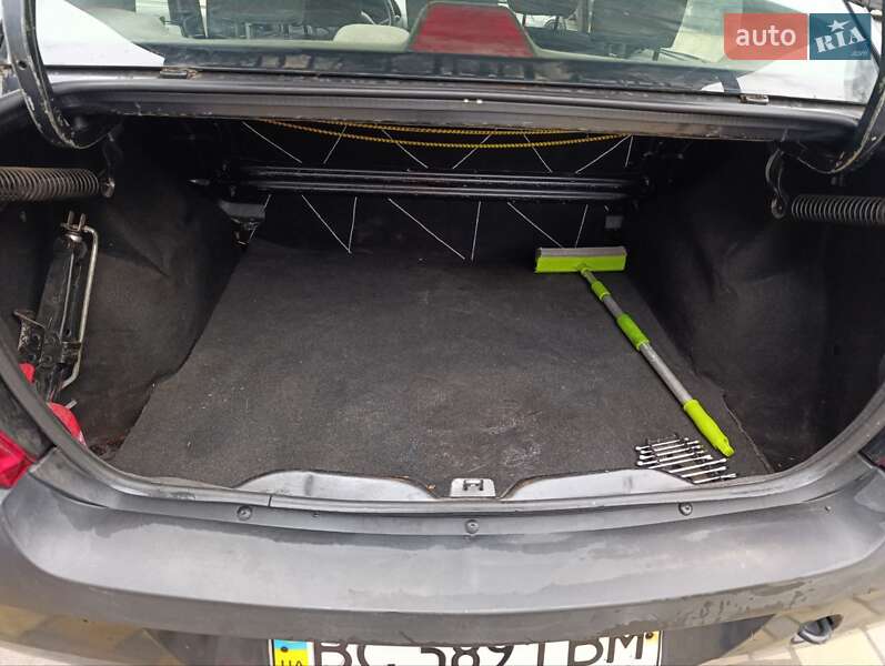 Седан Dacia Logan 2008 в Львові