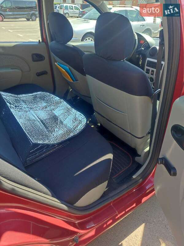 Седан Dacia Logan 2006 в Черновцах