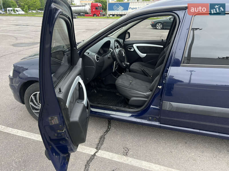 Седан Dacia Logan 2010 в Ивано-Франковске
