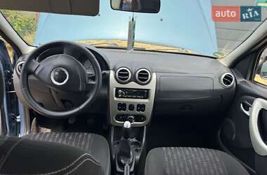 Седан Dacia Logan 2011 в 