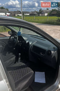 Седан Dacia Logan 2006 в 