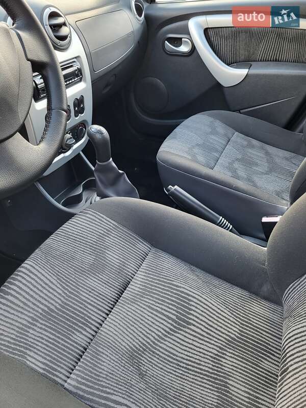 Седан Dacia Logan 2010 в Кропивницком