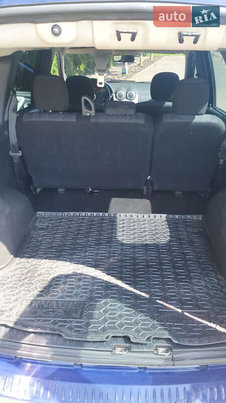 Седан Dacia Logan 2009 в Малехові