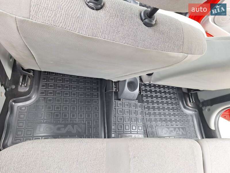 Седан Dacia Logan 2010 в Краматорске