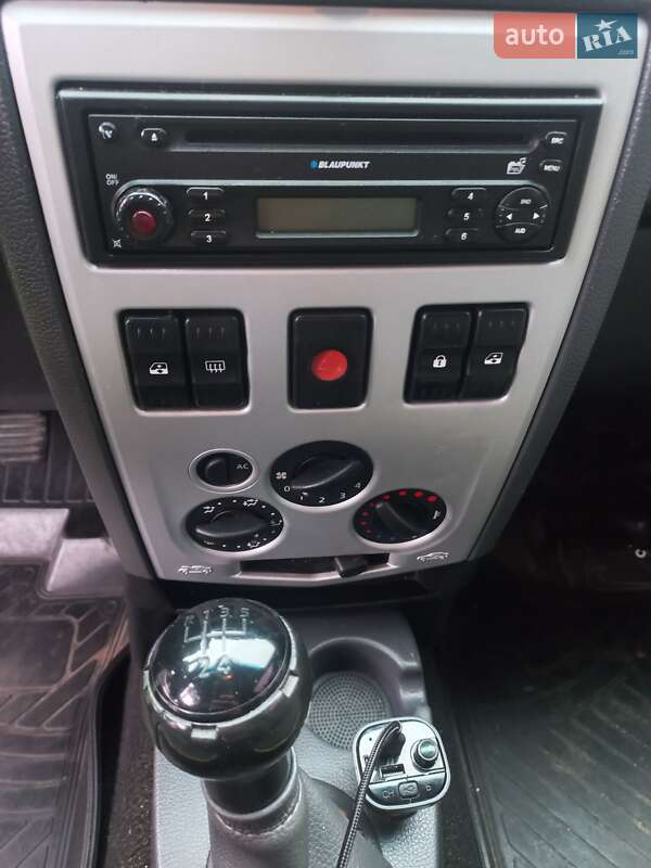 Седан Dacia Logan 2007 в Черкасах