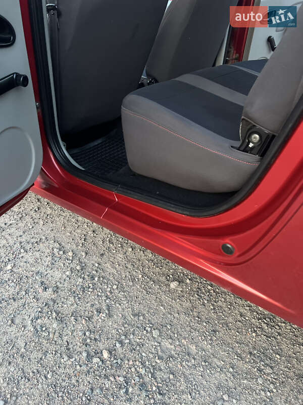 Седан Dacia Logan 2008 в Черкасах