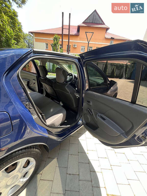 Седан Dacia Logan 2013 в Ивано-Франковске