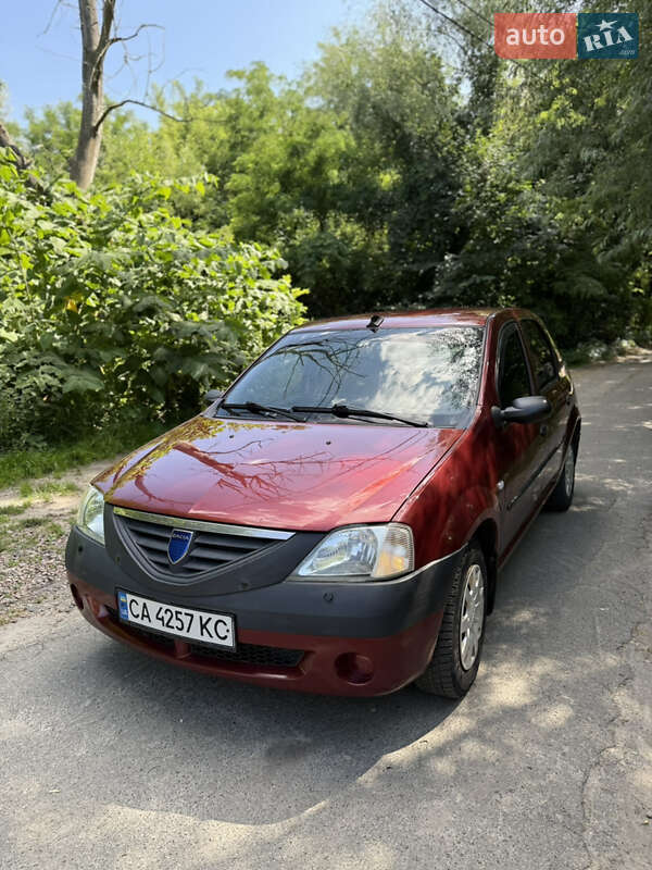 Седан Dacia Logan 2006 в Киеве