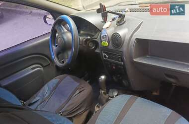 Седан Dacia Logan 2006 в Ужгороді