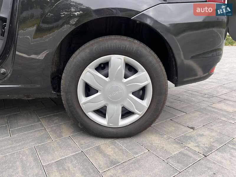 Седан Dacia Logan 2012 в Луцке