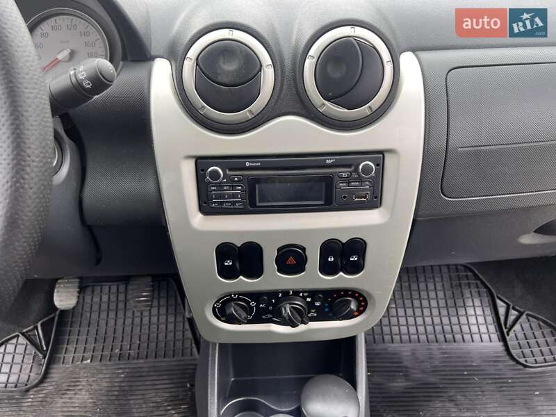 Седан Dacia Logan 2012 в Луцке