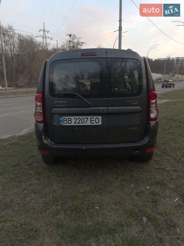 Седан Dacia Logan 2009 в Киеве
