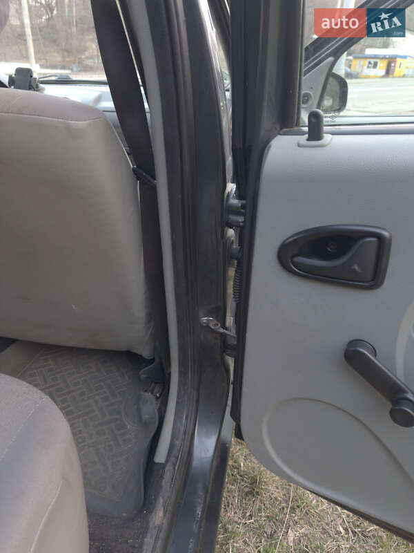 Седан Dacia Logan 2009 в Киеве