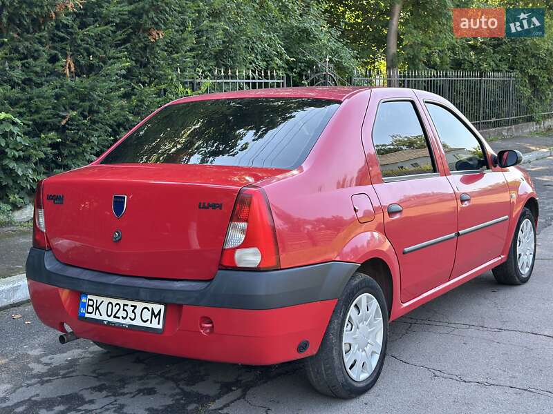 Седан Dacia Logan 2008 в Остроге