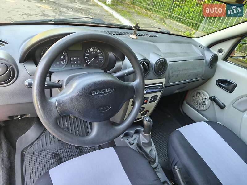 Седан Dacia Logan 2008 в Остроге