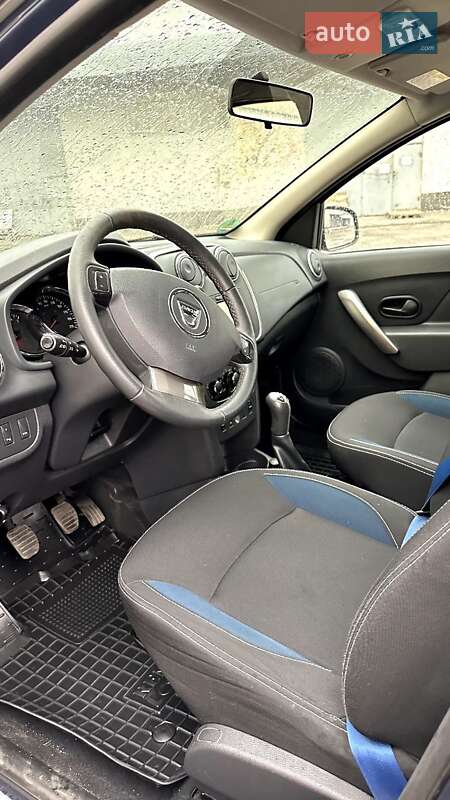 Седан Dacia Logan 2015 в Полтаві