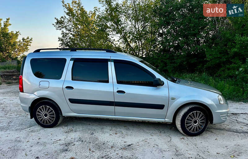 Седан Dacia Logan 2012 в Краснограде