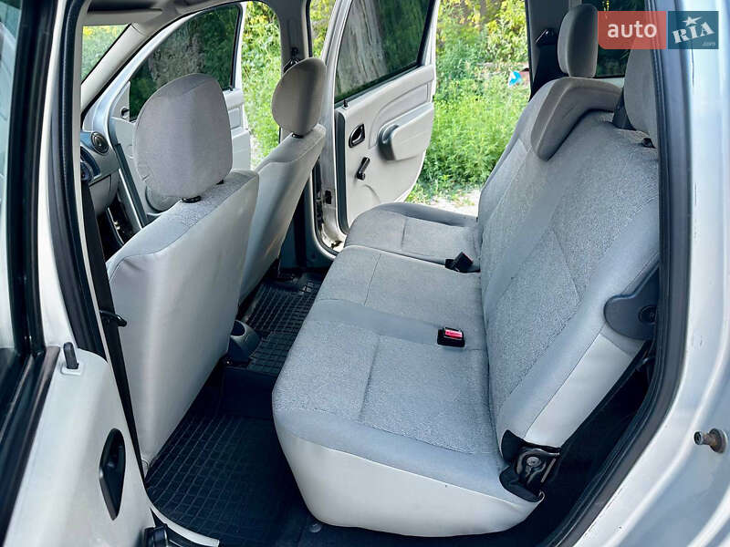 Седан Dacia Logan 2012 в Краснограде