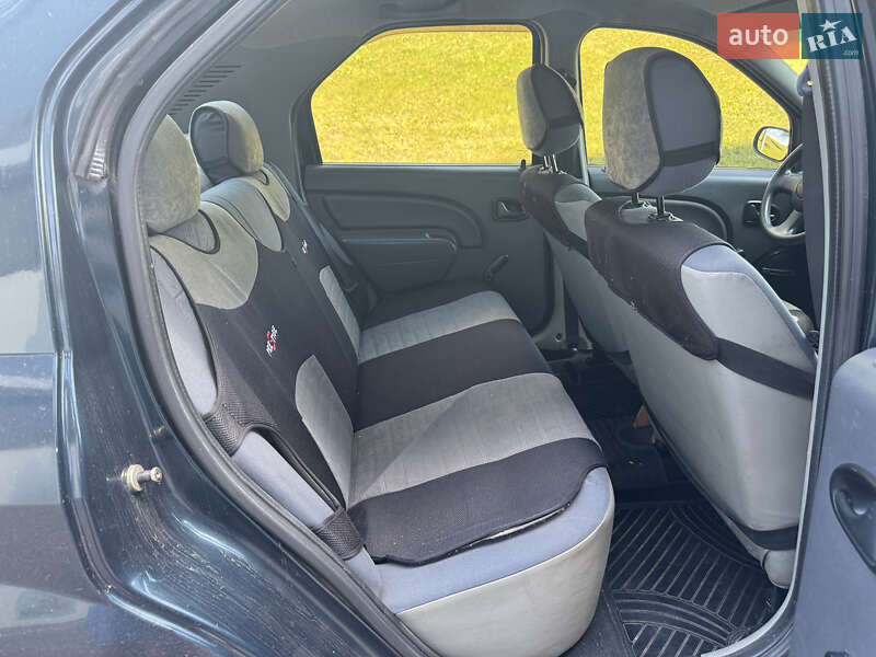 Седан Dacia Logan 2006 в Києві