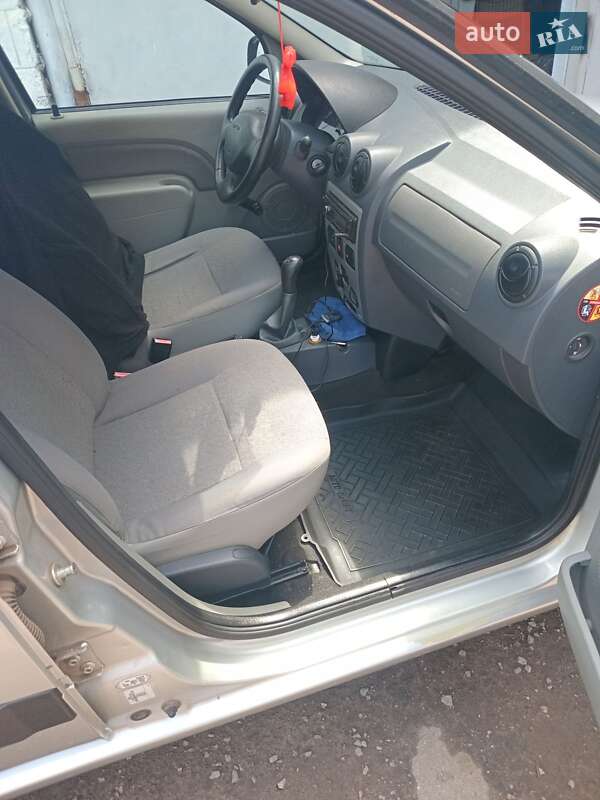 Седан Dacia Logan 2008 в Харькове