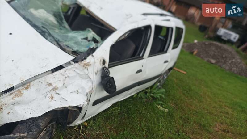 Седан Dacia Logan 2008 в Путиле