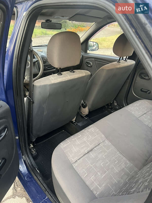 Седан Dacia Logan 2008 в Львові